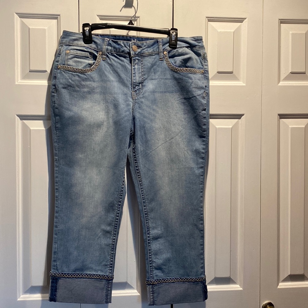 NWOT. New Directions Denim Cropped Jeans
